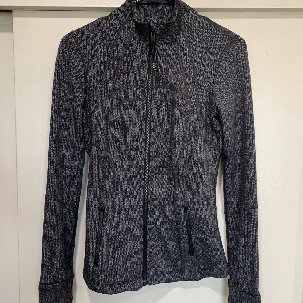 Lululemon full zip define jacket size 6 like new